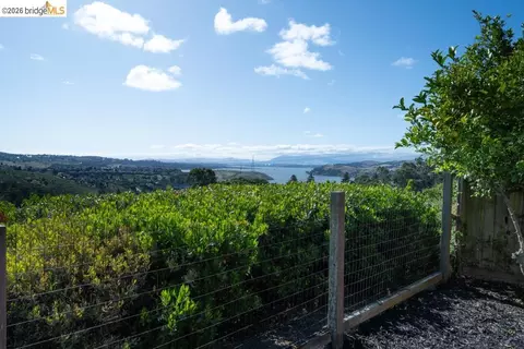 View/Area - 126 Barington Dr, Vallejo, CA 94591 photo 2 of 4