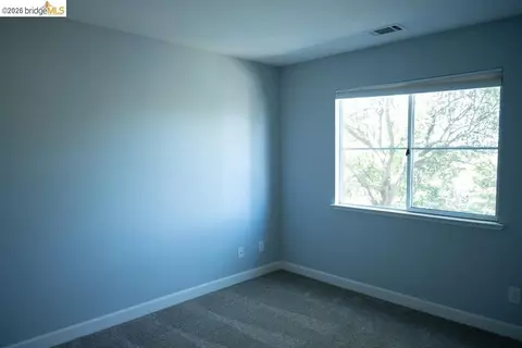 Bedroom - 126 Barington Dr, Vallejo, CA 94591 photo 6 of 7