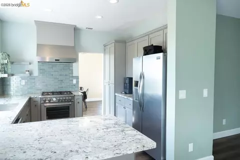 Kitchen - 126 Barington Dr, Vallejo, CA 94591 photo 2 of 4