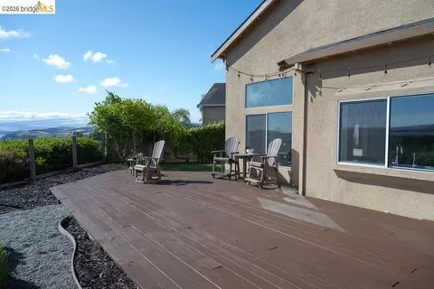 Exterior - 126 Barington Dr, Vallejo, CA 94591 photo 4 of 6