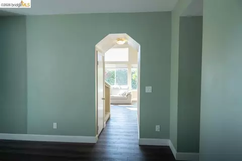 Entry Way - 126 Barington Dr, Vallejo, CA 94591 photo 3 of 4