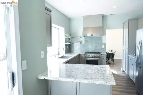 Kitchen - 126 Barington Dr, Vallejo, CA 94591 photo 3 of 4