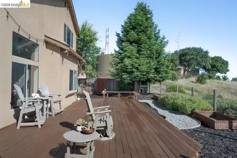 Exterior - 126 Barington Dr, Vallejo, CA 94591 photo 5 of 6
