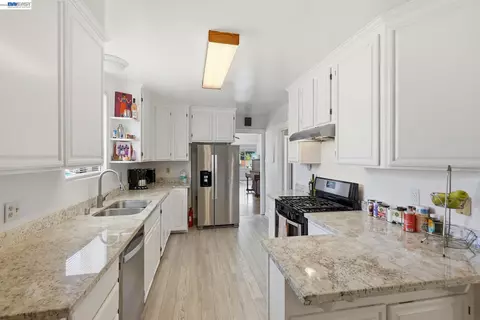 560 41st St, Richmond, CA 94805
