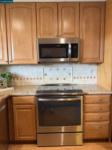 Kitchen - 2290 La Mar Dr, Concord, CA 94518 photo 6 of 7