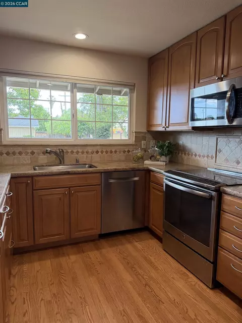 Kitchen - 2290 La Mar Dr, Concord, CA 94518 photo 4 of 7