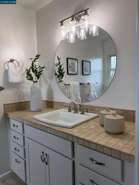 Bath - 2290 La Mar Dr, Concord, CA 94518 photo 4 of 4