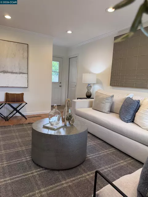 Entry Way - 2290 La Mar Dr, Concord, CA 94518 photo 3 of 7