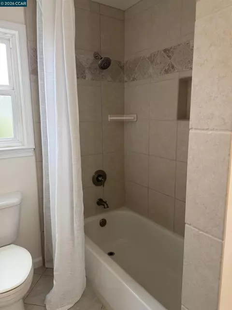 Bath - 2290 La Mar Dr, Concord, CA 94518 photo 2 of 4