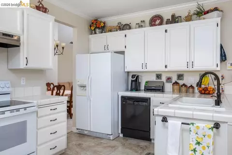 Kitchen - 4166 Sequoia, Oakley, CA 94561 photo 3 of 4