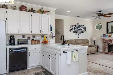 Kitchen - 4166 Sequoia, Oakley, CA 94561 photo 4 of 4