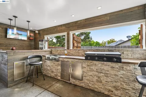 Kitchen - 109 Crownpointe Dr, Vallejo, CA 94591 photo 7 of 7
