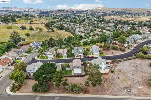 View/Area - 109 Crownpointe Dr, Vallejo, CA 94591 photo 2 of 4