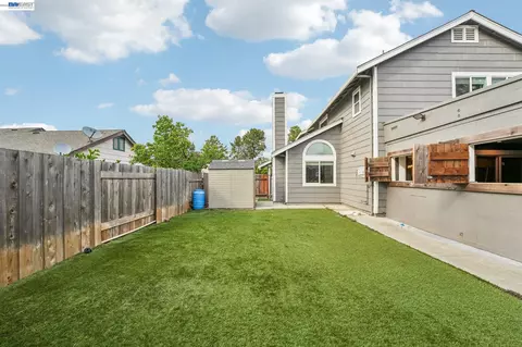 Exterior - 109 Crownpointe Dr, Vallejo, CA 94591 photo 5 of 7