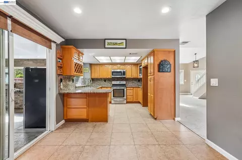 Kitchen - 109 Crownpointe Dr, Vallejo, CA 94591 photo 1 of 7