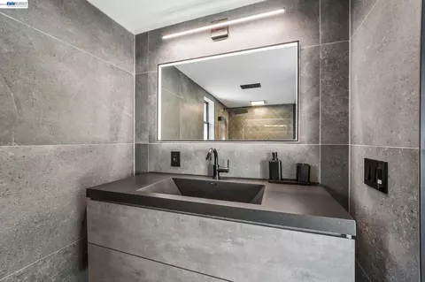 Bath - 109 Crownpointe Dr, Vallejo, CA 94591 photo 2 of 6