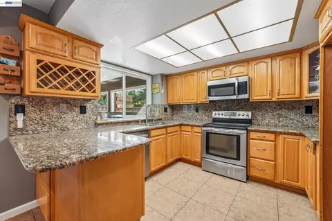 Kitchen - 109 Crownpointe Dr, Vallejo, CA 94591 photo 2 of 7