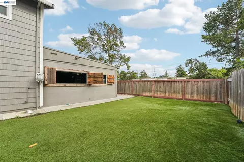 Exterior - 109 Crownpointe Dr, Vallejo, CA 94591 photo 6 of 7