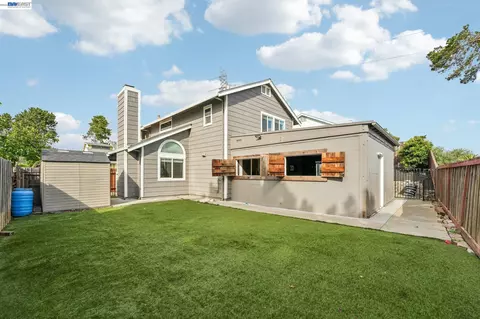 Exterior - 109 Crownpointe Dr, Vallejo, CA 94591 photo 4 of 7