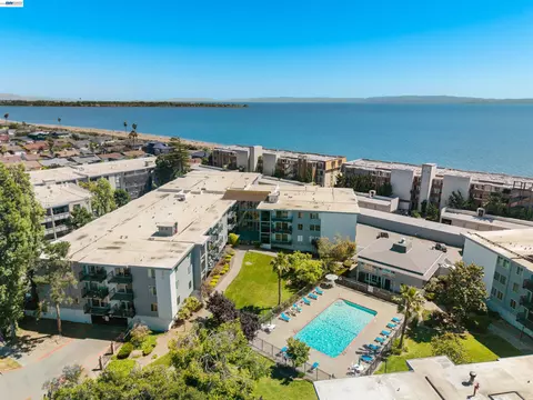 960 Shorepoint Ct #214, Alameda, CA 94501