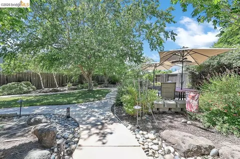 Exterior - 1225 Tarrogana Dr, Tracy, CA 95376 photo 6 of 11
