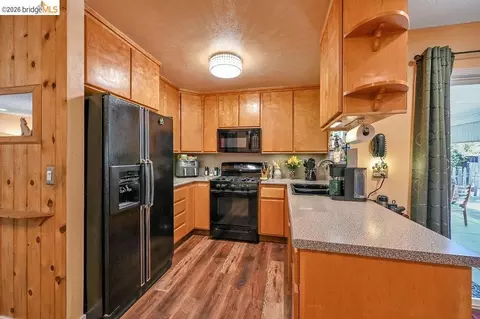 Kitchen - 1225 Tarrogana Dr, Tracy, CA 95376 photo 2 of 3