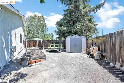 Exterior - 1225 Tarrogana Dr, Tracy, CA 95376 photo 9 of 11
