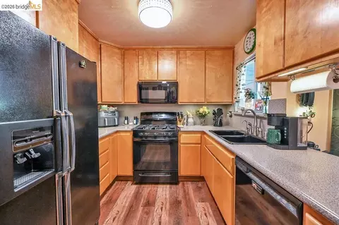 Kitchen - 1225 Tarrogana Dr, Tracy, CA 95376 photo 1 of 3