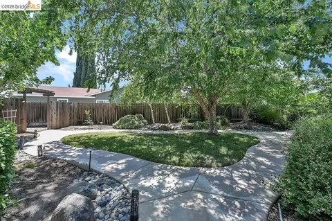 Exterior - 1225 Tarrogana Dr, Tracy, CA 95376 photo 4 of 11