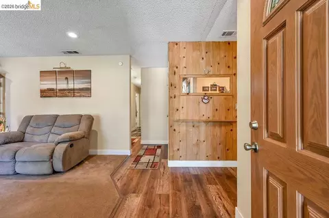 Entry Way - 1225 Tarrogana Dr, Tracy, CA 95376 photo 1 of 2