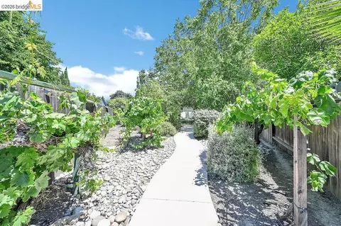 Exterior - 1225 Tarrogana Dr, Tracy, CA 95376 photo 7 of 11