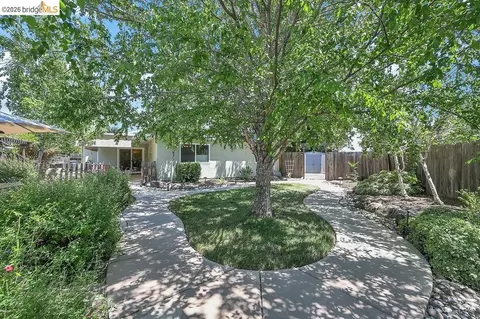 Exterior - 1225 Tarrogana Dr, Tracy, CA 95376 photo 8 of 11