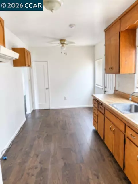 Entry Way - 251 E 17th St, Pittsburg, CA 94565 photo 2 of 3