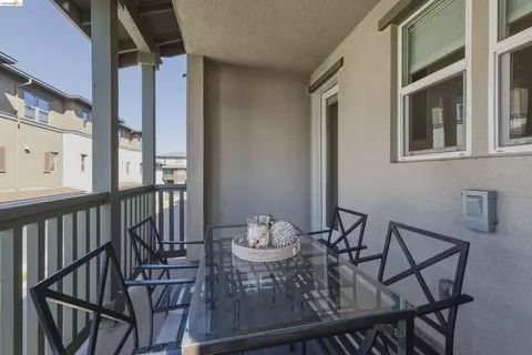 Exterior - 467 Mitchell Ave, Alameda, CA 94501 photo 2 of 9
