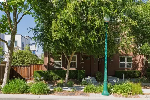 Exterior - 467 Mitchell Ave, Alameda, CA 94501 photo 8 of 9