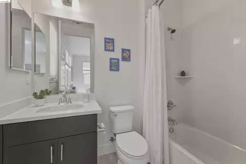 Bath - 467 Mitchell Ave, Alameda, CA 94501 photo 3 of 7