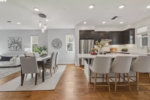 Dining - 467 Mitchell Ave, Alameda, CA 94501 photo 1 of 5