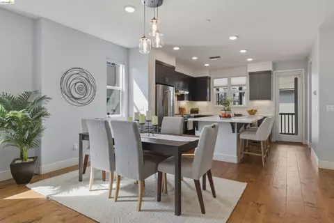 Dining - 467 Mitchell Ave, Alameda, CA 94501 photo 3 of 5