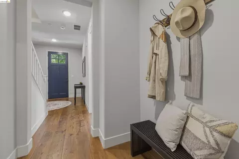 Entry Way - 467 Mitchell Ave, Alameda, CA 94501 photo 2 of 5