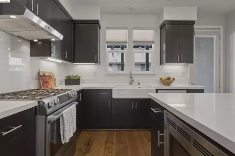 Kitchen - 467 Mitchell Ave, Alameda, CA 94501 photo 4 of 4
