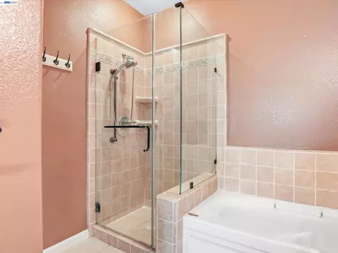 Bath - 3760 Central Pkwy, Dublin, CA 94568 photo 3 of 6