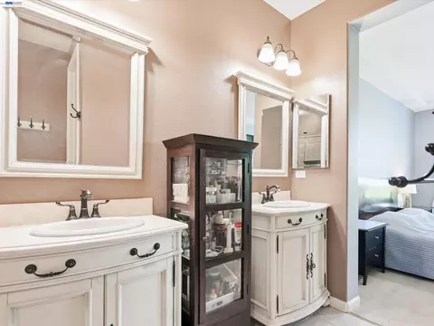 Bath - 3760 Central Pkwy, Dublin, CA 94568 photo 2 of 6