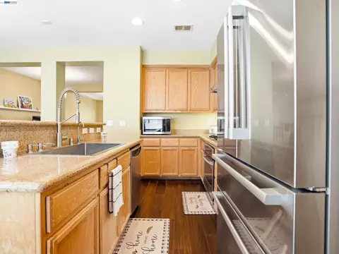 Kitchen - 3760 Central Pkwy, Dublin, CA 94568 photo 4 of 6