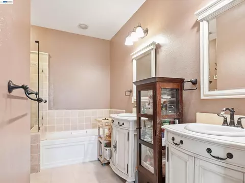 Bath - 3760 Central Pkwy, Dublin, CA 94568 photo 1 of 6