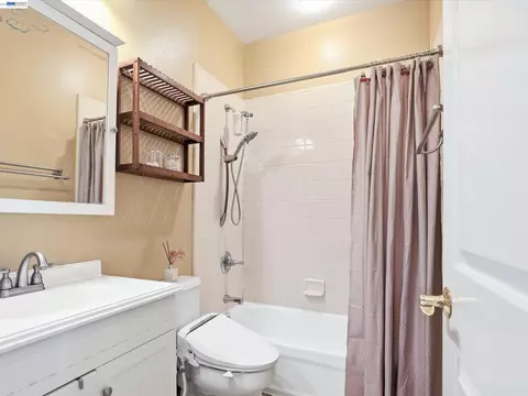 Bath - 3760 Central Pkwy, Dublin, CA 94568 photo 5 of 6