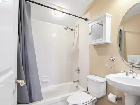 Bath - 3760 Central Pkwy, Dublin, CA 94568 photo 6 of 6