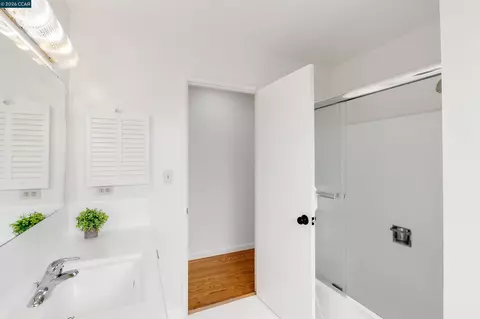 Bath - 61 Sullivan Dr, Moraga, CA 94556 photo 4 of 4