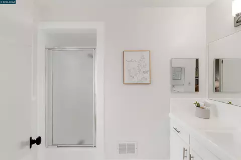 Bath - 61 Sullivan Dr, Moraga, CA 94556 photo 2 of 4