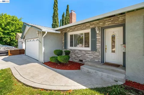 Exterior - 8591 Beverly Ln, Dublin, CA 94568 photo 4 of 9