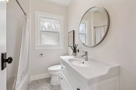 Bath - 1108 Dwight Way, Berkeley, CA 94702 photo 2 of 2
